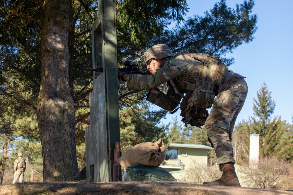 Soldiers compete in 18th MP Brigade Best Squad Competition