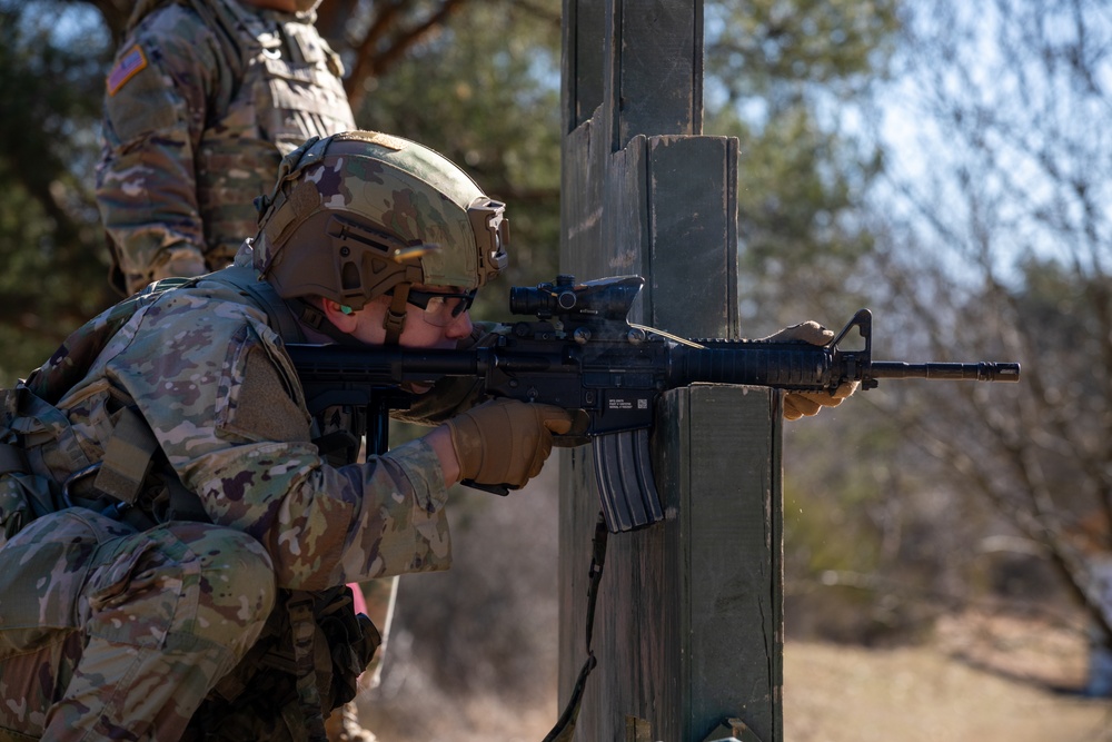 Soldiers compete in 18th MP Brigade Best Squad Competition