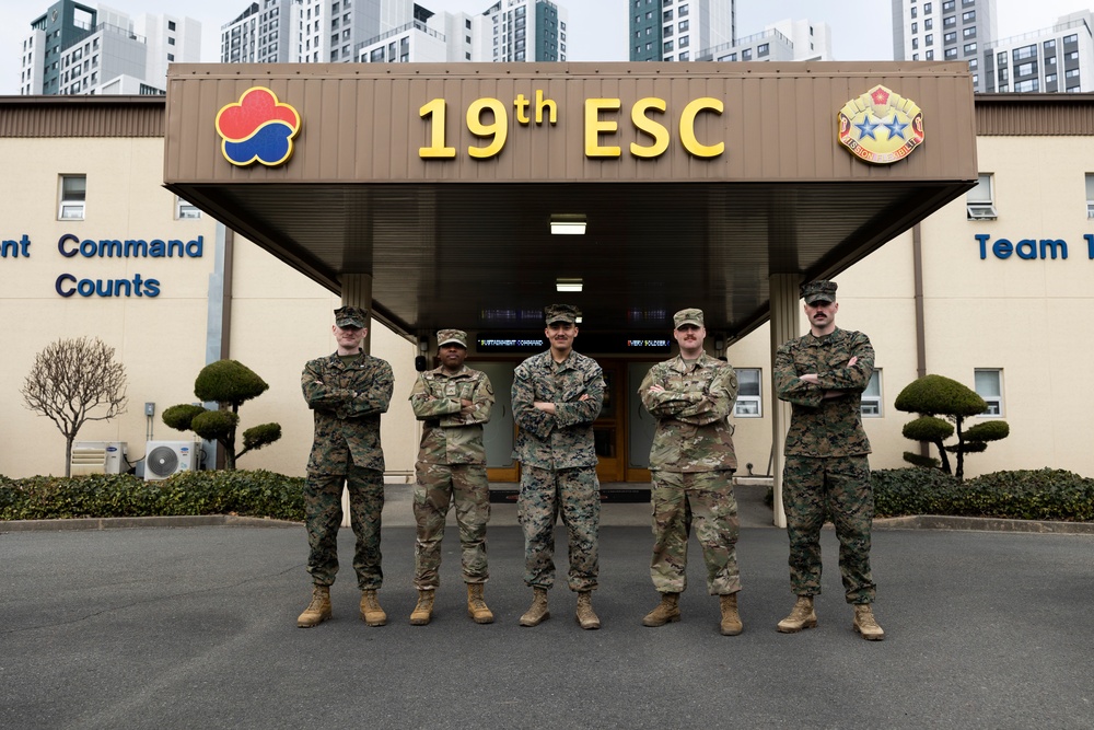 U.S. Marines with CLR-37 and U.S. Army Soldiers with 19th ESC Conduct Communications Training