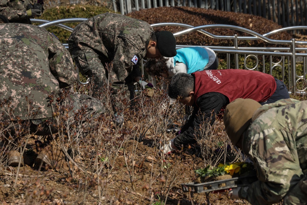 BOSS and USAG Y-C Community Relations teams up for Soyosan Mountain Cleanup