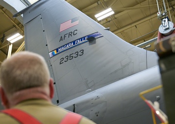 914th ARW craftsman views new fin flash design