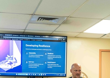 Sgt. 1st Class Benjamin Morris, H2F- Integrator, leads a course on Resilience