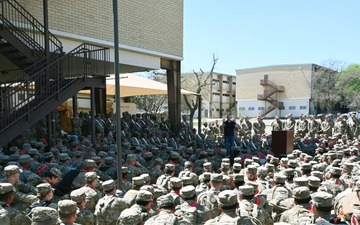 Medal of Honor recipient provides lessons on leadership at MEDCoE