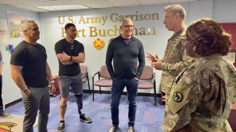 Robert Irvine visits Fort Buchanan