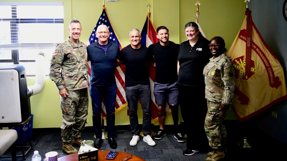 Robert Irvine visits Fort Buchanan