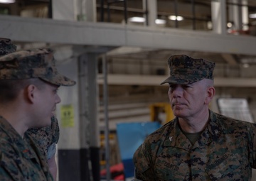 Kearsarge Hosts Marine Forces Command