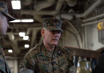 Kearsarge Hosts Marine Forces Command