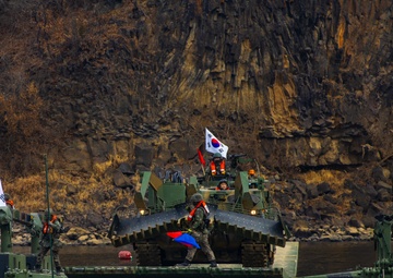 Freedom Shield 25 - ROK-US Joint Force Wet Gap Crossing