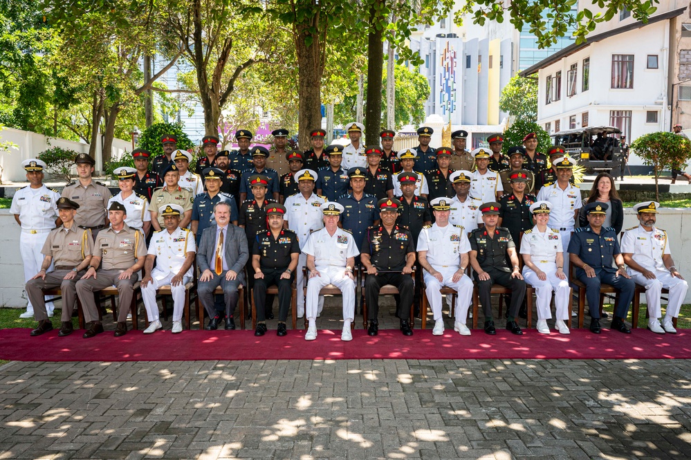 U.S. Indo-Pacific Commander Travels to Sri Lanka, Visits National Defence College