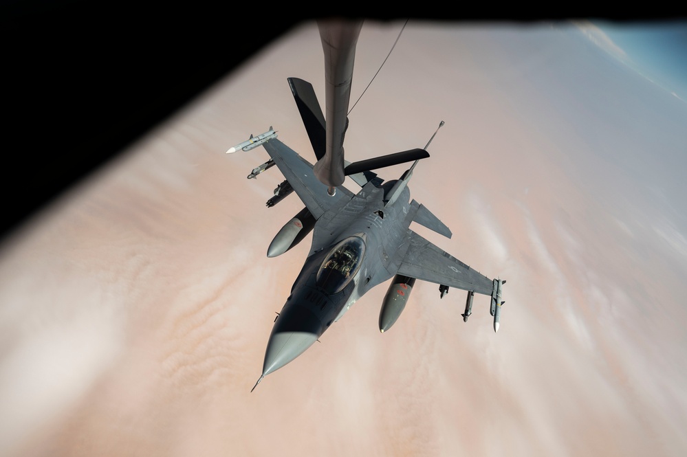 Fighting Falcons meet the Stratotanker in the sky Fighting Falcons meet the Stratotanker in the sky