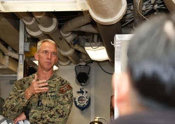 U.S. 6th Fleet Vice Adm. visits Rota Ships
