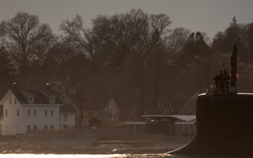 USS California (SSN 781) Departs