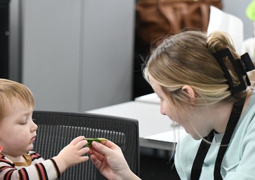 Fort Drum families explore nutritious recipes with Family Advocacy Program educators