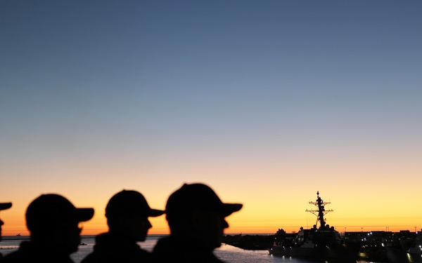 USS Gravely (DDG 107) departs Naval Station Mayport