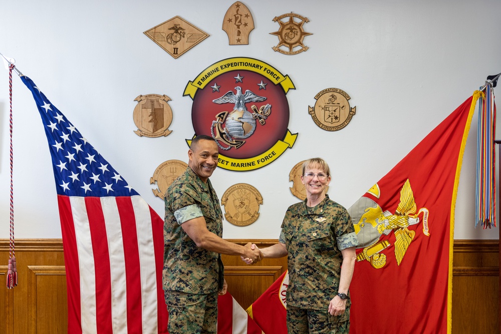 Medical Officer of the Marine Corps meets with II MEF Commanding General