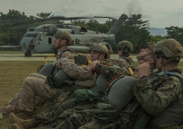 31st MEU | MRF conducts Parachute Operations