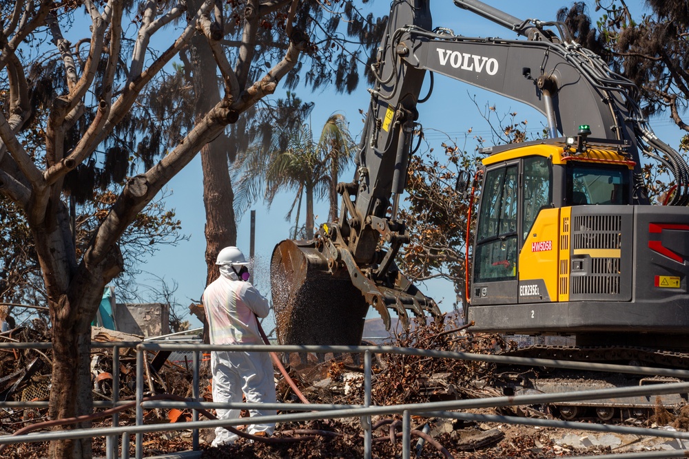 Palisades Elementary Charter School Gets Cleared of Fire Ash and Debris