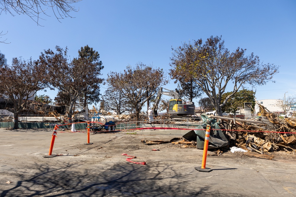 Palisades Elementary Charter School Gets Cleared of Fire Ash and Debris