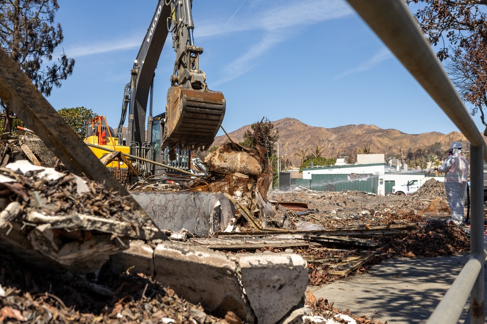 Palisades Elementary Charter School Gets Cleared of Fire Ash and Debris