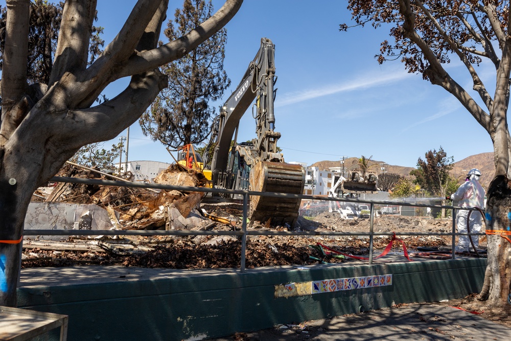 Palisades Elementary Charter School Gets Cleared of Fire Ash and Debris