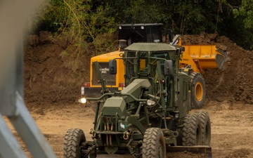 Salaknib 25 | Philippine and U.S. Army Engineers Improve Road from Drop Zone