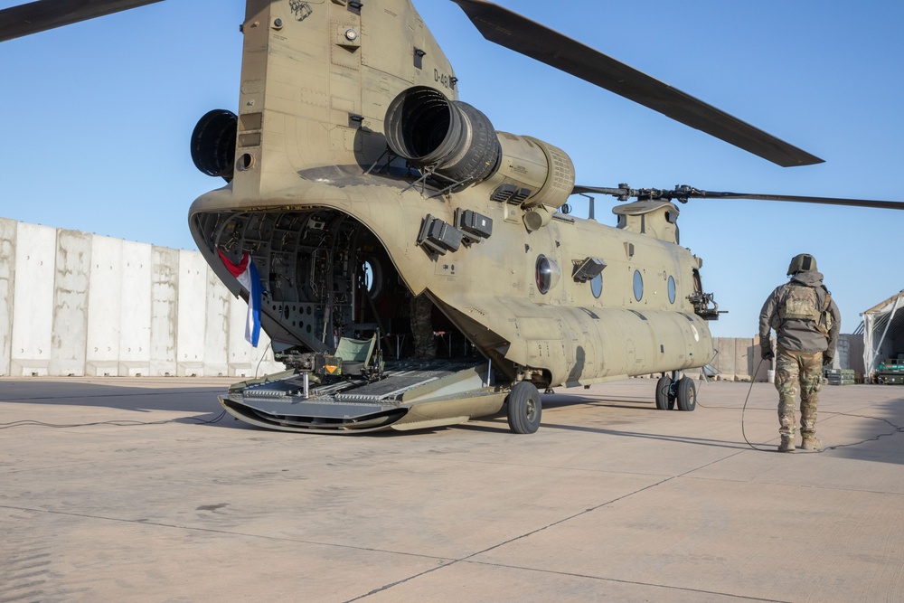 Dutch Forces Conduct Aerial Movement in Iraq