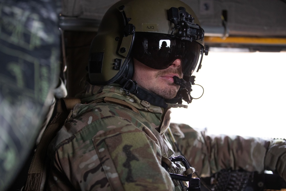 Dutch Forces Conduct Aerial Movement in Iraq