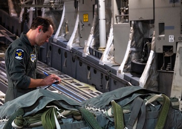 62d AW reiterates global airlift capabilities during seven-ship training