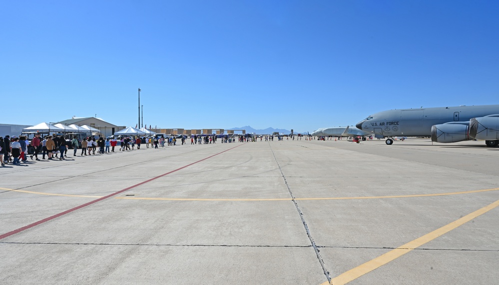 Tucson students STEAM at DM air show