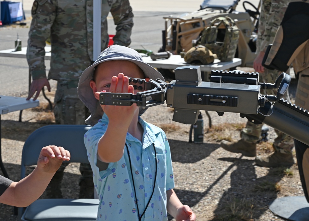 Tucson students STEAM at DM air show