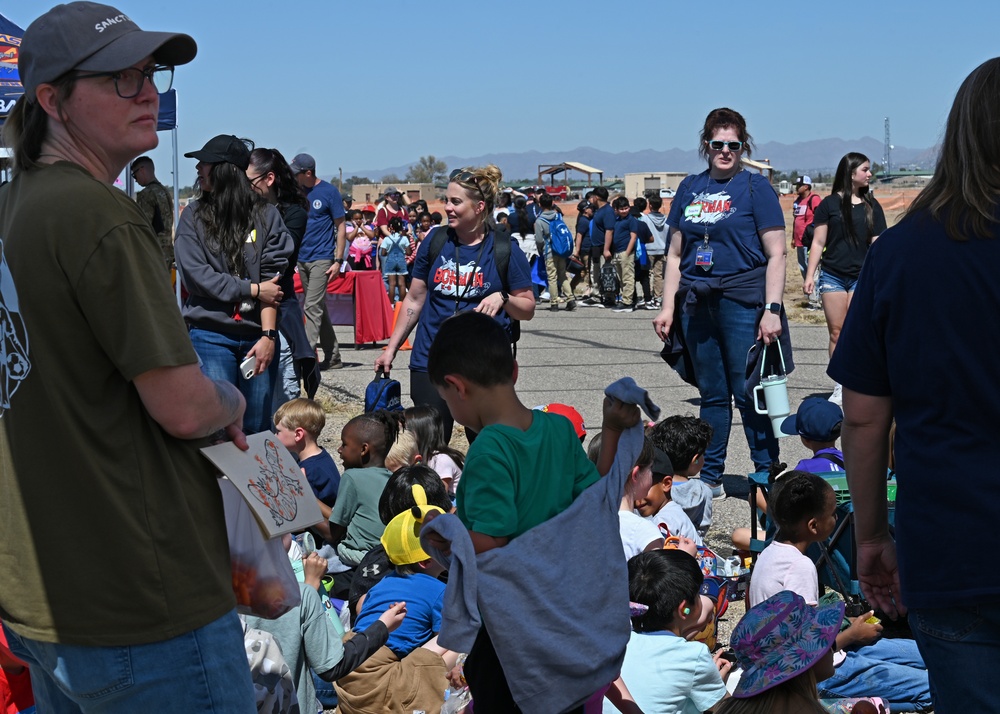 Tucson students STEAM at DM air show