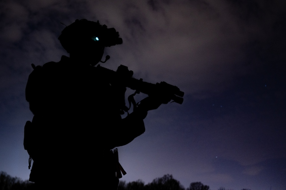 Recon Marines and MARSOC conduct raid training during RUT