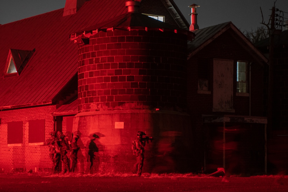 Recon Marines and MARSOC conduct raid training during RUT