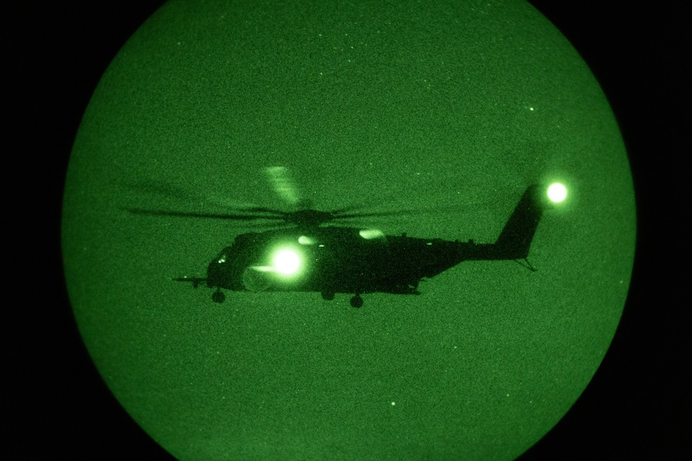 Recon Marines and MARSOC conduct raid training during RUT
