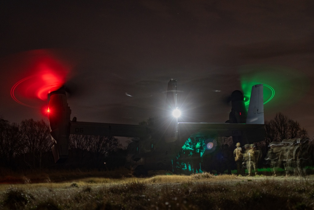Recon Marines and MARSOC conduct raid training during RUT