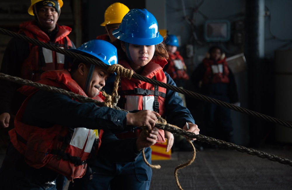 USS Carl Vinson (CVN 70) Conducts Replenishment-at-Sea with the USNS Charles Drew (T-AKE 10)