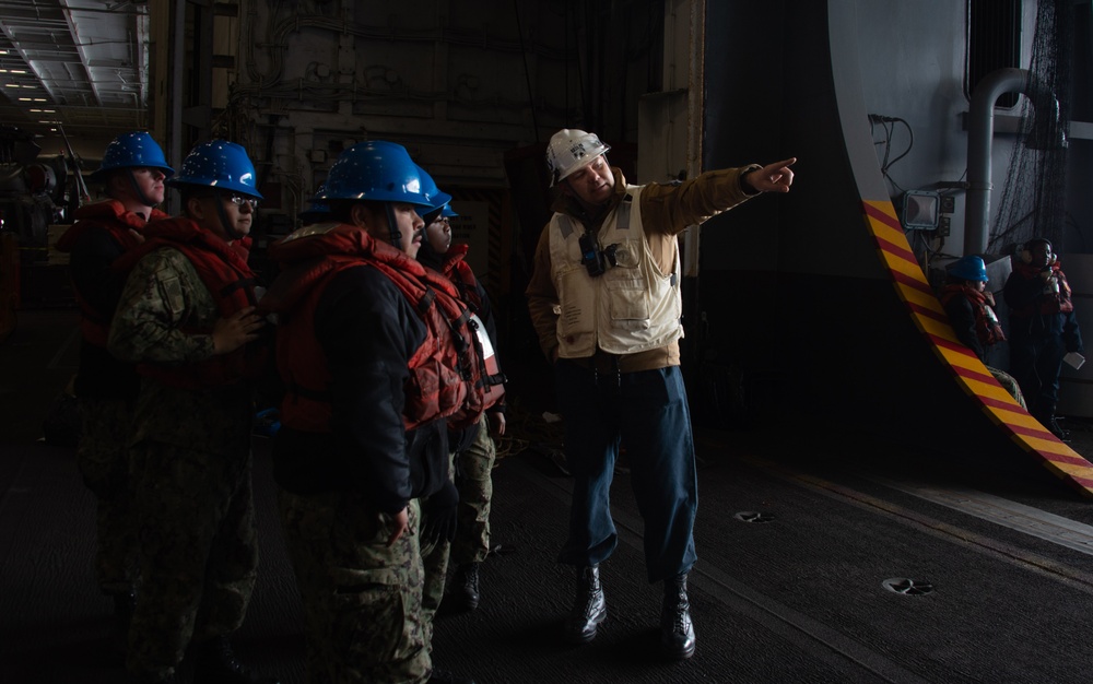 USS Carl Vinson (CVN 70) Conducts Replenishment-at-Sea with the USNS Charles Drew (T-AKE 10)