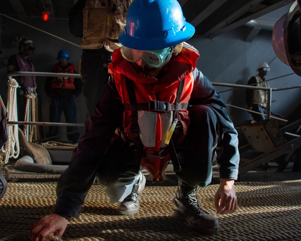 USS Carl Vinson (CVN 70) Conducts Replenishment-at-Sea with the USS Sterett (DDG 104)