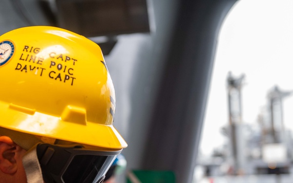 USS Carl Vinson (CVN 70) Conducts Replenishment-at-Sea with the USNS Guadalupe (T-AO 200)