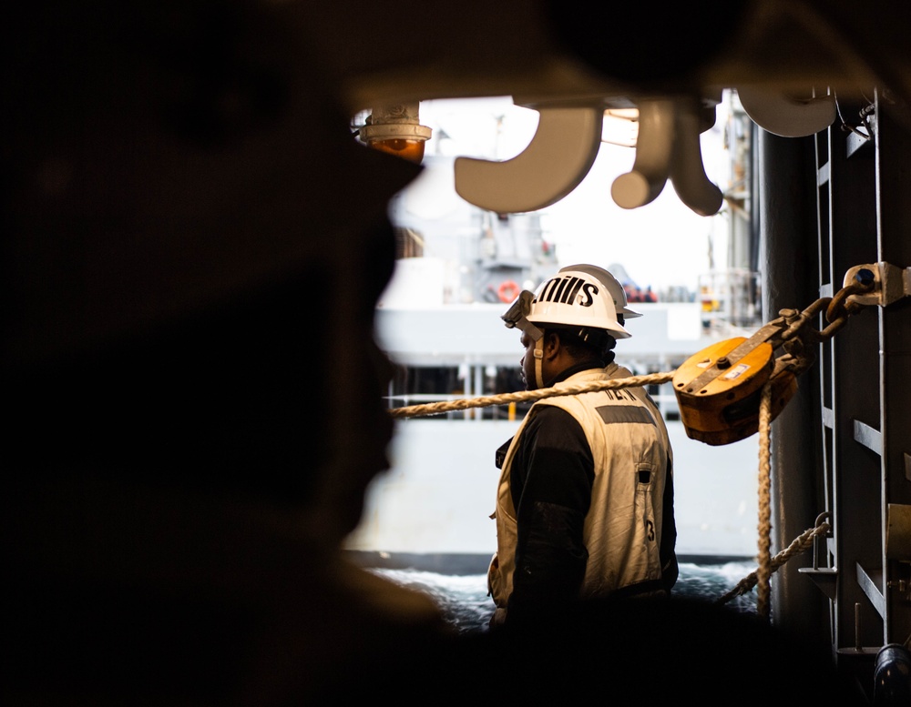 USS Carl Vinson (CVN 70) Conducts Replenishment-at-Sea with the USNS Guadalupe (T-AO 200)