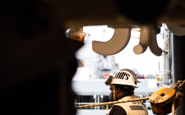 USS Carl Vinson (CVN 70) Conducts Replenishment-at-Sea with the USNS Guadalupe (T-AO 200)