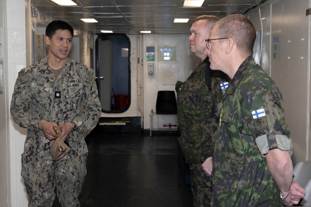 Surgeon General of the Finnish Defence Forces Visits USS Wasp (LHD 1)