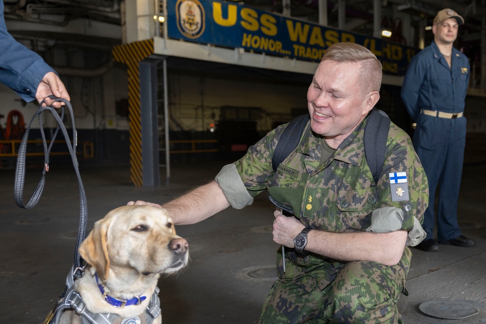 Surgeon General of the Finnish Defence Forces Visits USS Wasp (LHD 1)