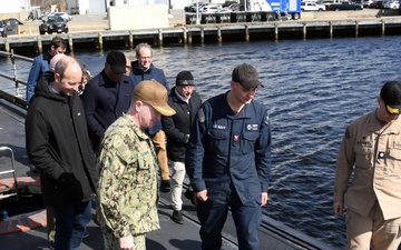 USS California hosts Council on Foreign Relations delegation during Submarine Force familiarization tour