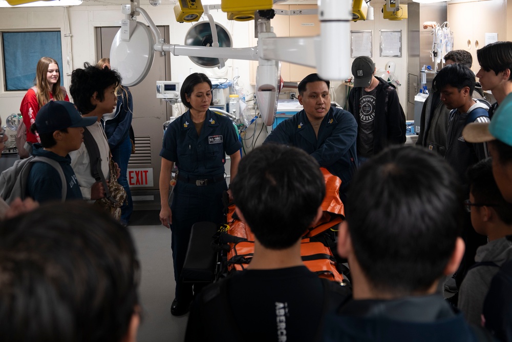 USS Somerset hosts student tours ahead of NASA Underway Recovery Test 12