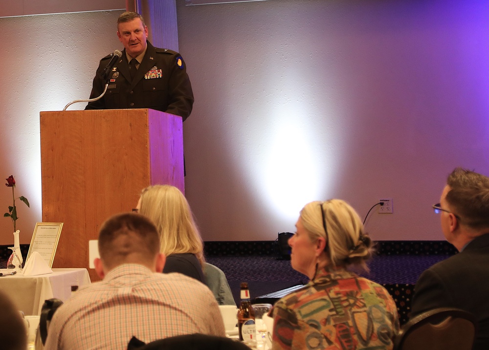 Illinois Army National Guard Commander Helps Award Scholarships in Names of Fallen Warriors