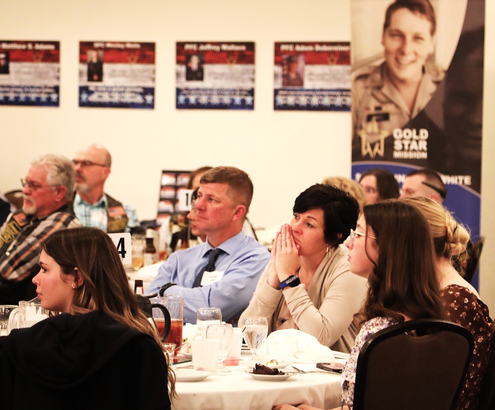 Illinois Army National Guard Commander Helps Award Scholarships in Names of Fallen Warriors