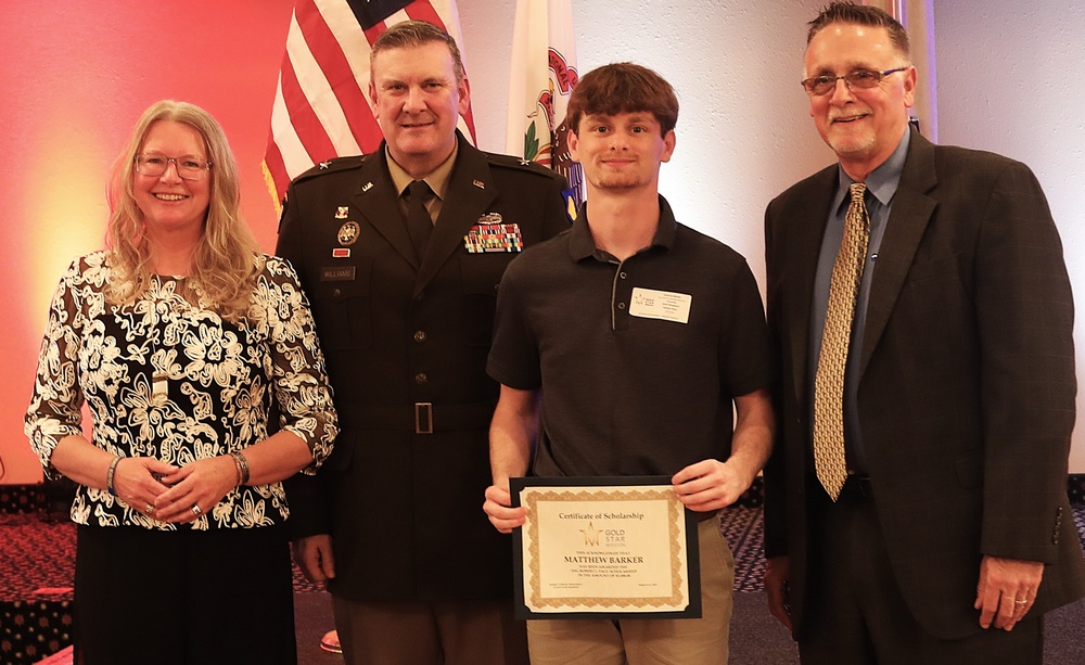 Illinois Army National Guard Commander Helps Award Scholarships in Names of Fallen Warriors
