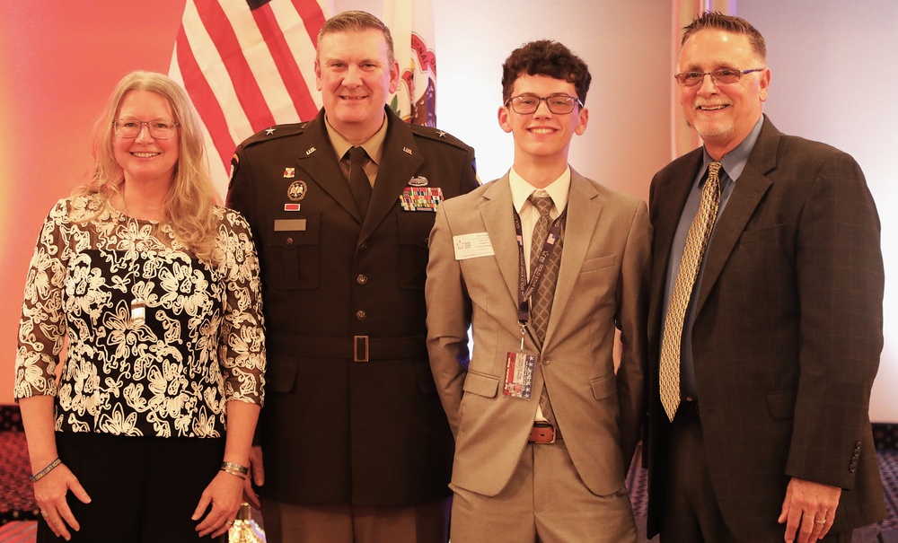 Illinois Army National Guard Commander Helps Award Scholarships in Names of Fallen Warriors