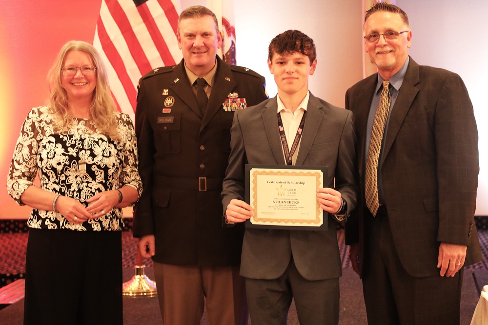 Illinois Army National Guard Commander Helps Award Scholarships in Names of Fallen Warriors